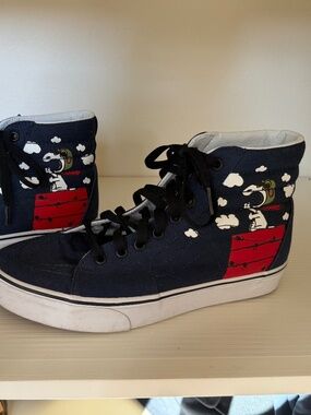 Vans/Snoopy,  Peanuts by Schults hightop shoes mens and women's